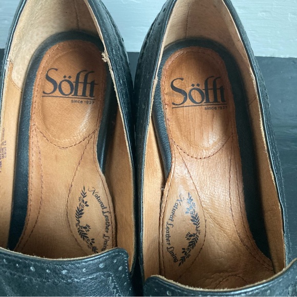 Sofft Leather Tassel Closed Toe Heels - Picture 6 of 8